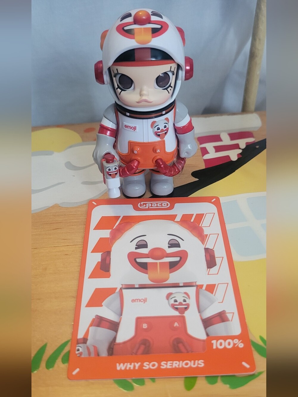 Pop Mart -Mega Space Molly 100% X Emoji - Why So Serious